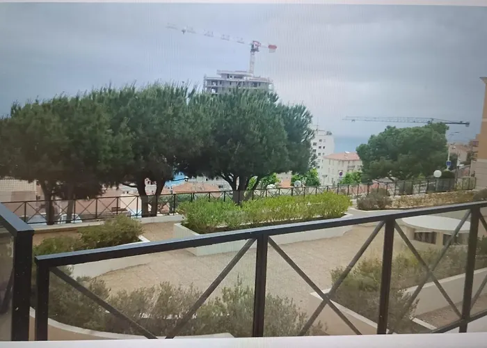 Proche De Monaco Devant Piscine Apartament